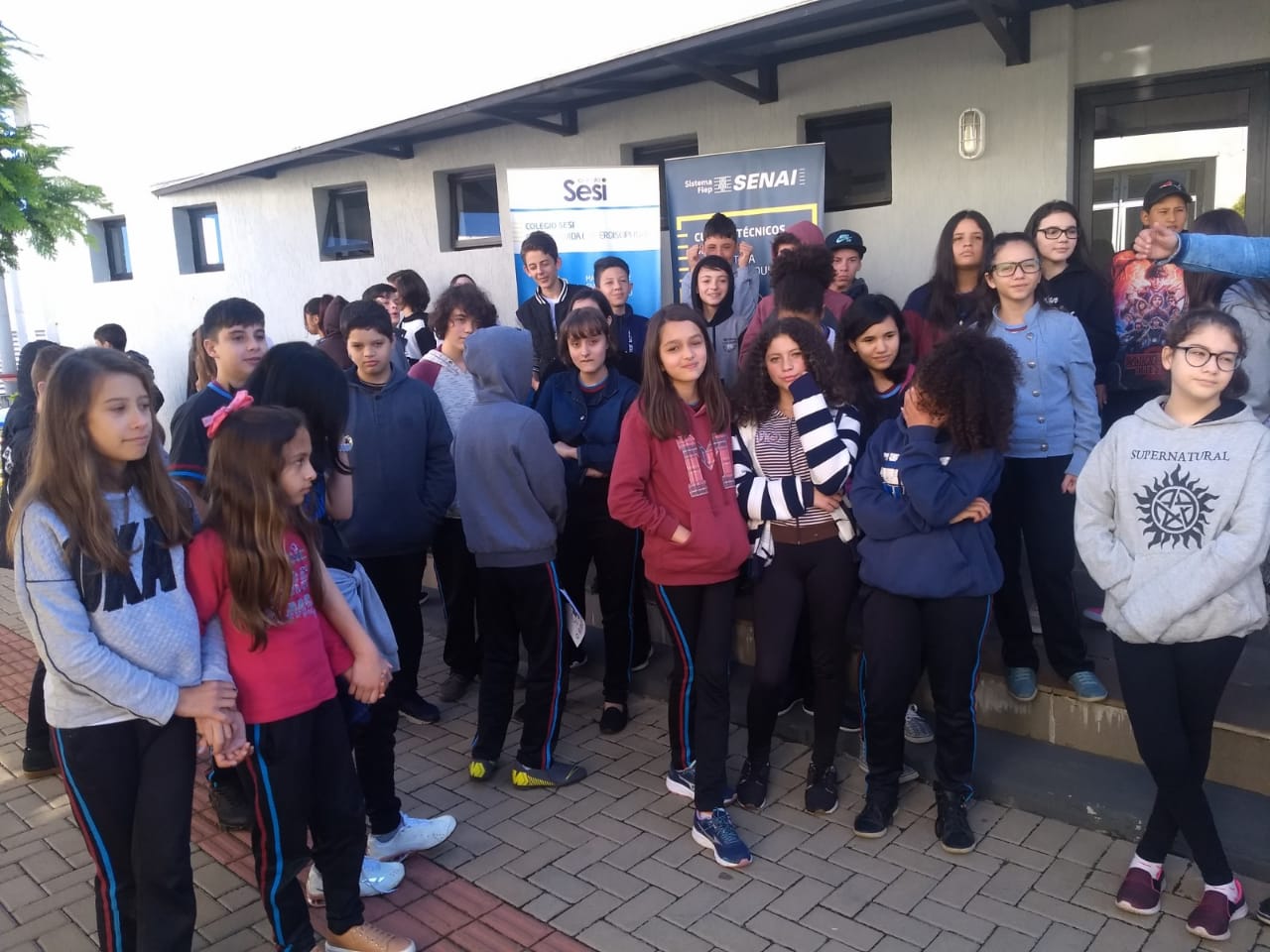 Alunos do Colégio Est. Prof. Amarílio em atividades no Sesi.