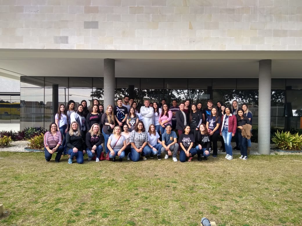 Alunos dos 3º e 4º Anos, do curso Técnico em Química, modalidade Subsequente realizam visita técnica à Polícia Científica do Paraná.