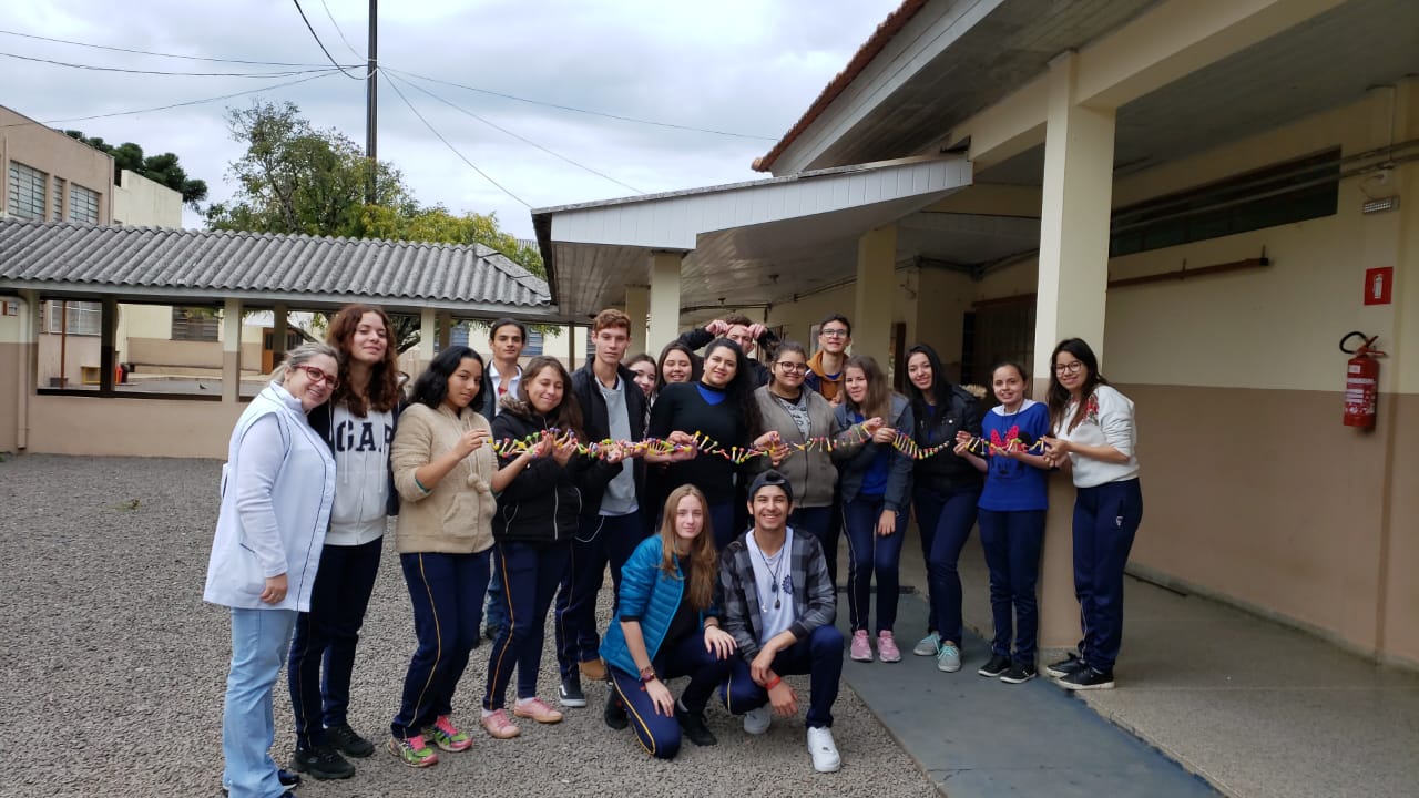 Montagem de fita de DNA com balas de goma: aprendendo na prática.
