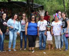 Estudantes dos Colégios Estaduais do Campo de Cachoeira e de Paz na Semana Cultural Kaigang.