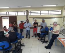 Cursistas do Profuncionário realizando aula prática