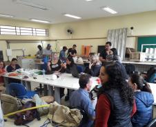 Cursistas do Profuncionário realizando aula prática
