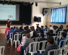 Palestra para o curso técnico de informática organizada em parceria com o curso técnico de secretariado do Colégio Estadual Francisco Carneiro Martins.