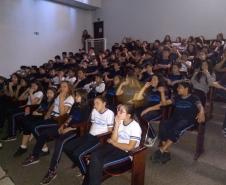 Alunos do Colégio Est. Prof. Amarílio em atividades no Sesi.