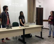 Alunos participam da IV SEMANA DE INFORMÁTICA, do Colégio Estadual Ana Vanda Bassara.