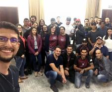 Alunos participam da IV SEMANA DE INFORMÁTICA, do Colégio Estadual Ana Vanda Bassara.