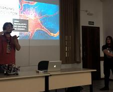 Alunos participam da IV SEMANA DE INFORMÁTICA, do Colégio Estadual Ana Vanda Bassara.