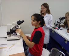 Alunos do Colégio Estadual do Campo de Lagoa Seca no Centro Universitário Campo Real.