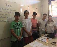Alunos da Sala de Recursos trabalhando o gênero textual: Propaganda
