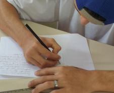 Alunos da Sala de Recursos trabalhando o gênero textual: Propaganda
