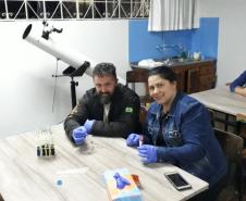 Alunos aprendem na prática como laboratórios realizam testes para determinação de fator Rh e sistema ABO