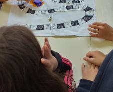 Estudar brincando? Sim, no Colégio Estadual de Segredo, com a Professora Rute, é possível!