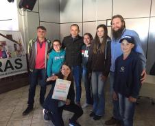 Alunos e professores do Colégio Estadual do Campo Faxinal da Boa Vista - 1º lugar na categoria Ensino Fundamental