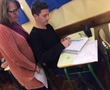 Alunos do Ensino Médio do Colégio Est. Ver. Heitor Rocha Kramer realizam atividades de nivelamento e identificação das fragilidades dos descritores da Prova Paraná.