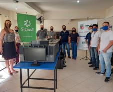 Doação de mais de 30 computadores da Cooperativa de Crédito – Sicredi.