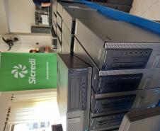 Doação de mais de 30 computadores da Cooperativa de Crédito – Sicredi.