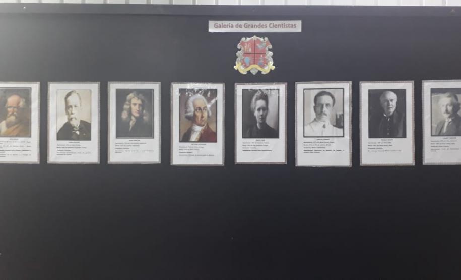 Alunos do CEEBJA Guarapuava realizando a oficina de eletricidade.