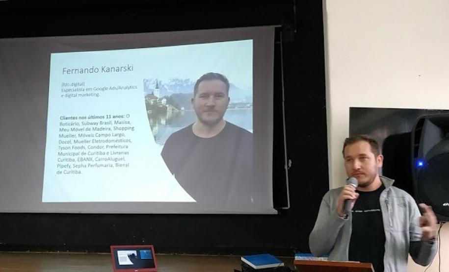 Palestra para o curso técnico de informática organizada em parceria com o curso técnico de secretariado do Colégio Estadual Francisco Carneiro Martins.