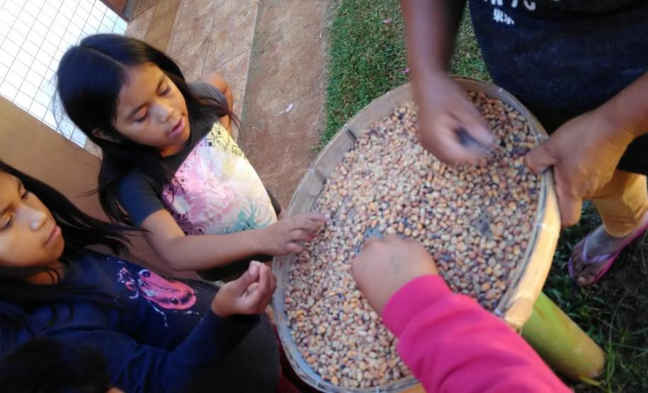 Semana Cultural Indígena Kaingang, no Colégio Est. Indígena Cacique Otávio dos Santos.