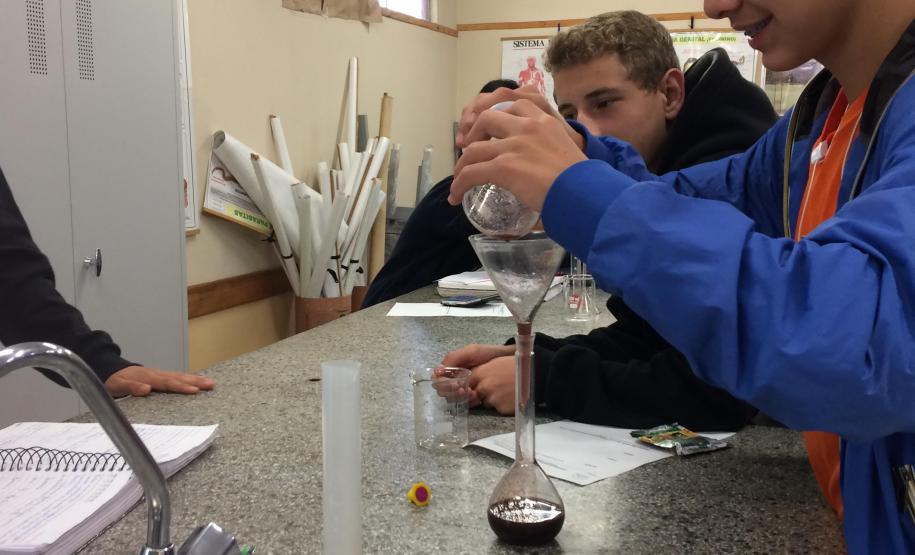 Aula prática de diluição de soluções.