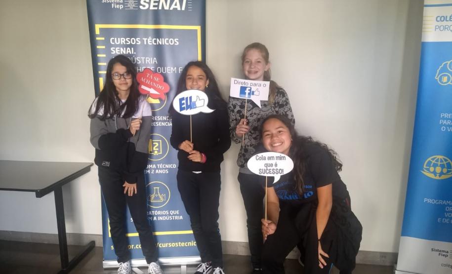 Alunos do Colégio Est. Prof. Amarílio em atividades no Sesi.