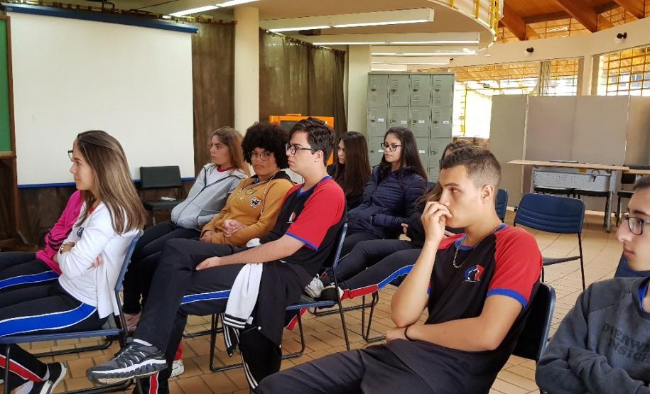 Alunos do Colégio Est. Newton na Usinação: “Guarapuava: História-Cultura-Diversidade”