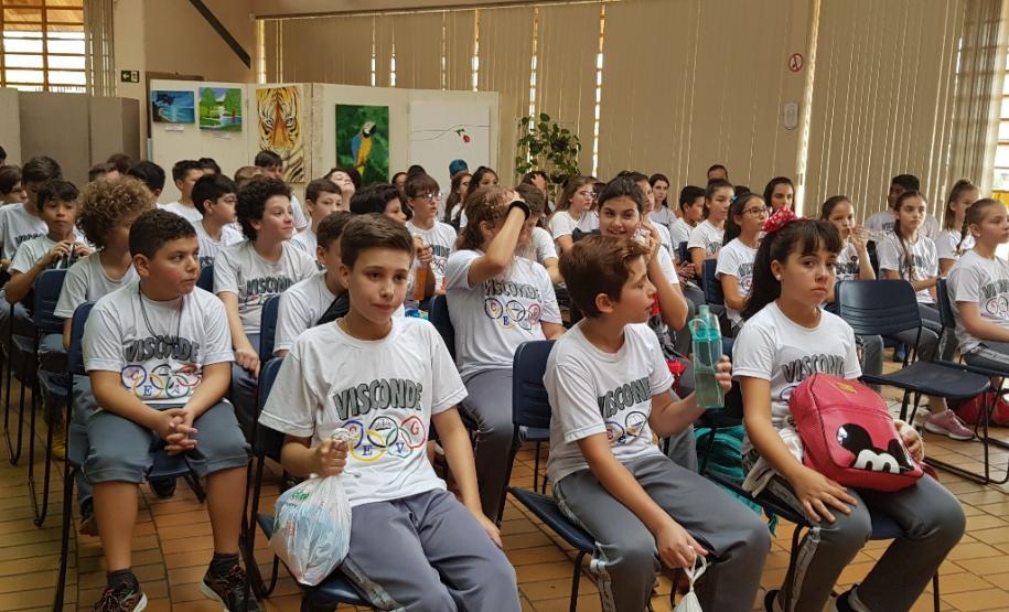 Alunos do Colégio Est. Visconde de Guarapuava na Usinação: “Guarapuava: História-Cultura-Diversidade”