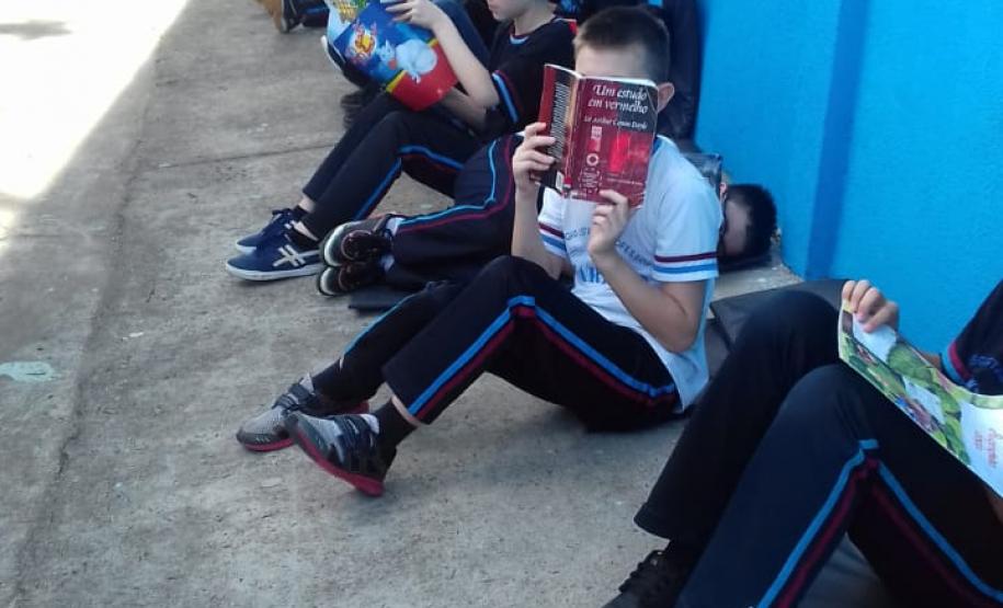 Projeto de leitura "A LEITURA LEVA AO INFINITO E ALÉM mmm.."