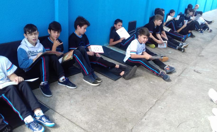 Projeto de leitura "A LEITURA LEVA AO INFINITO E ALÉM mmm.."