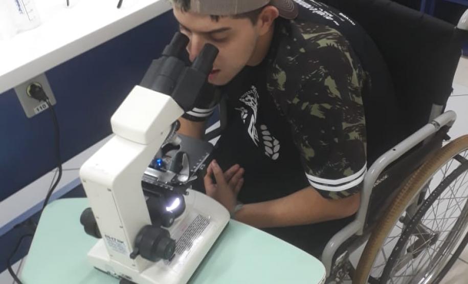 Alunos do Colégio Estadual do Campo de Lagoa Seca no Centro Universitário Campo Real.