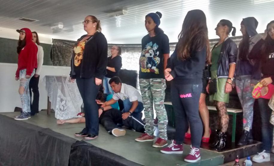 "Ana Vanda em roda de conversa"