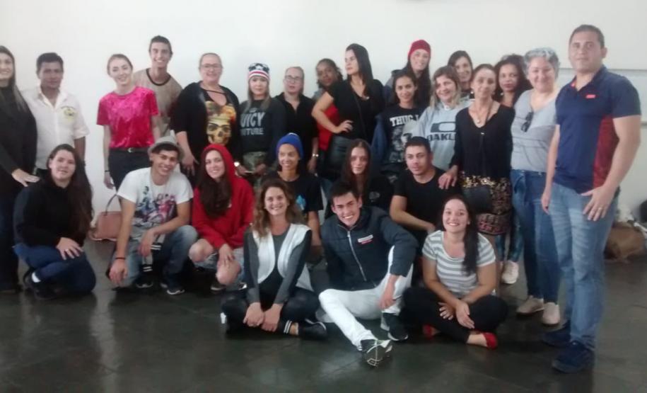 "Ana Vanda em roda de conversa"