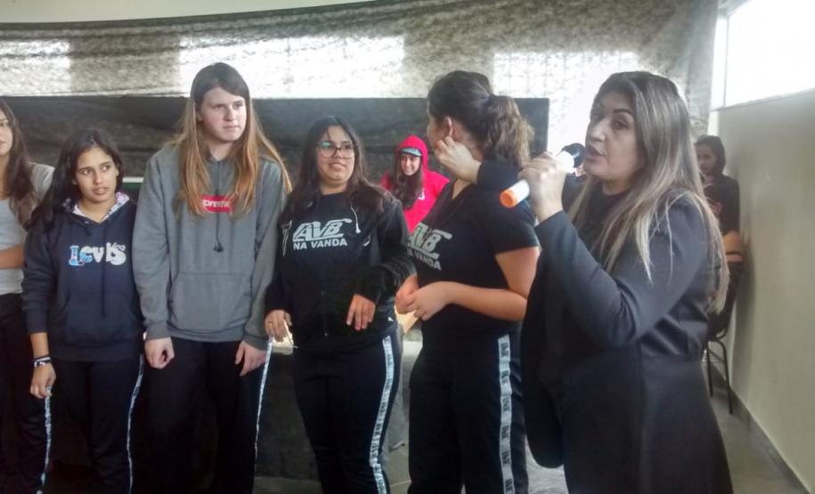 "Ana Vanda em roda de conversa"