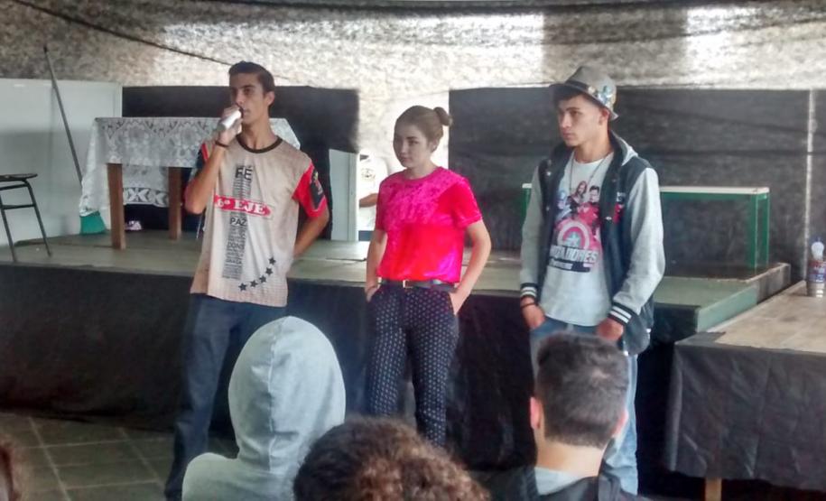 "Ana Vanda em roda de conversa"