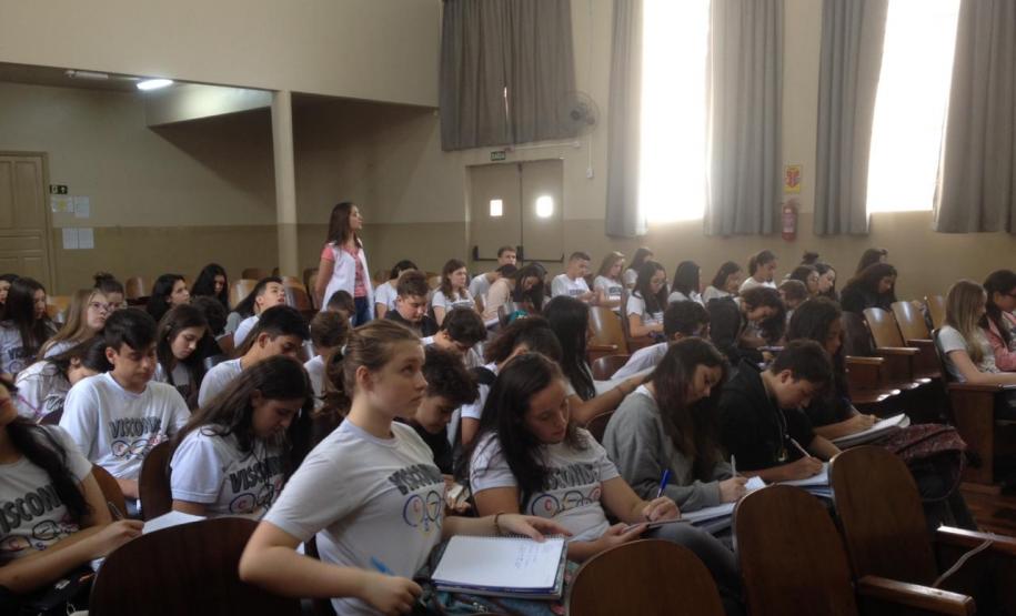 Residência pedagógica prepara alunos para o PAC