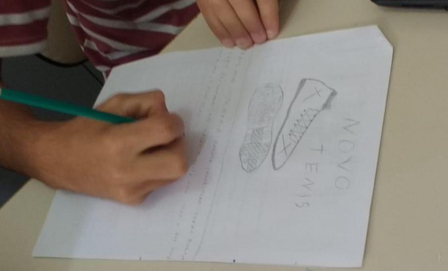 Alunos da Sala de Recursos trabalhando o gênero textual: Propaganda