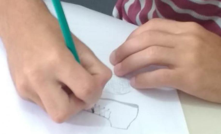 Alunos da Sala de Recursos trabalhando o gênero textual: Propaganda