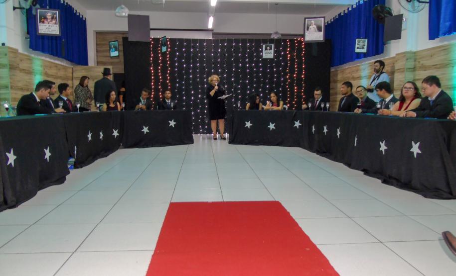 Noite de autógrafos no CEEBJA Guarapuava