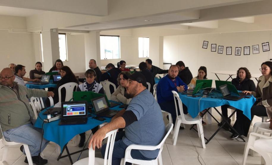 Formação: Laboratório móvel para adm local