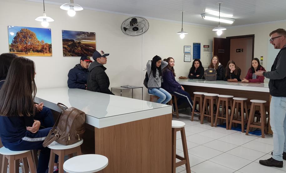 Alunos da 2 série A do Colégio Júlio Moreira em visita ao Centro Universitário Campo Real Mundo Acadêmico