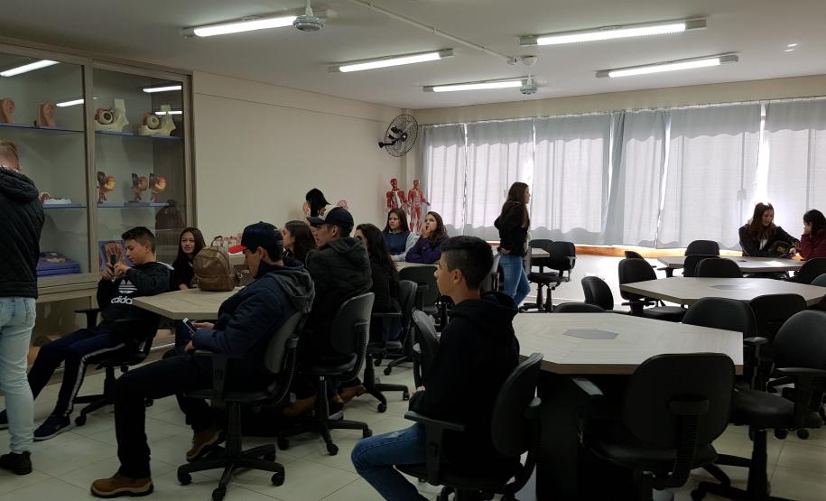 Alunos da 2 série A do Colégio Júlio Moreira em visita ao Centro Universitário Campo Real Mundo Acadêmico