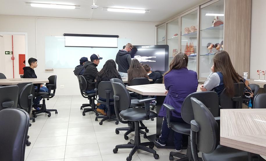 Alunos da 2 série A do Colégio Júlio Moreira em visita ao Centro Universitário Campo Real Mundo Acadêmico