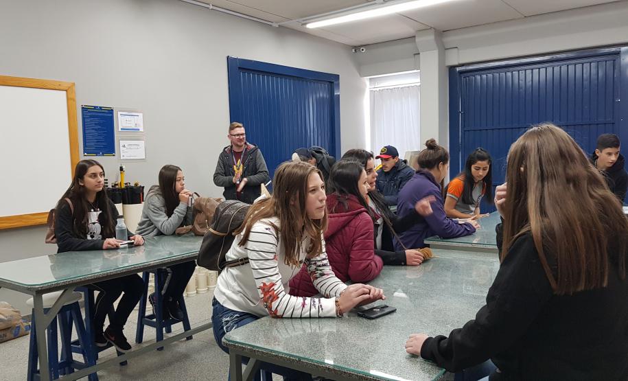 Alunos da 2 série A do Colégio Júlio Moreira em visita ao Centro Universitário Campo Real Mundo Acadêmico