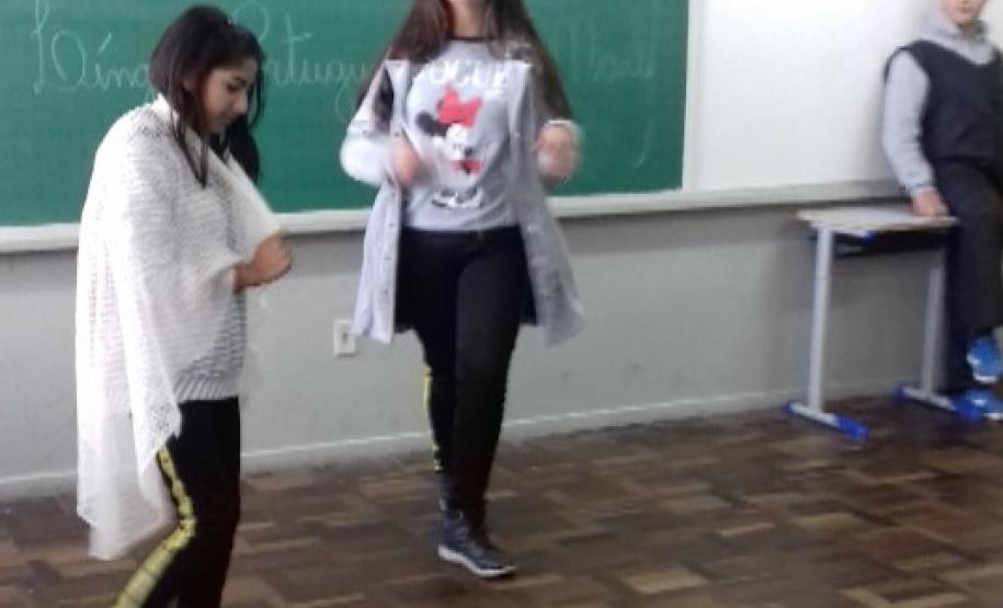 QUEM RECONTA UM CONTO MODIFICA ALGUM PONTO