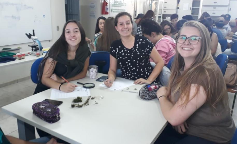 Alunos do 2º Ano em aula de campo.