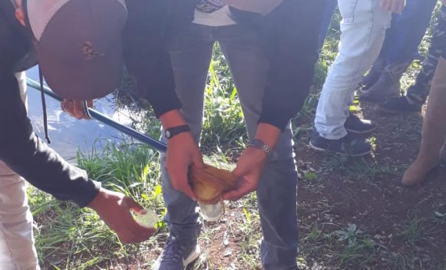 Alunos do 2º Ano em aula de campo.