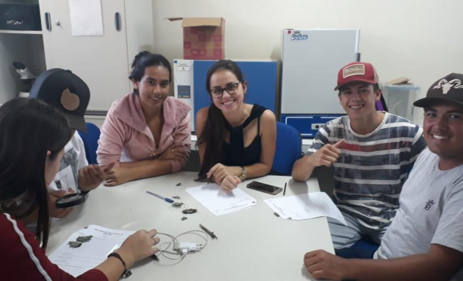 Alunos do 2º Ano em aula de campo.