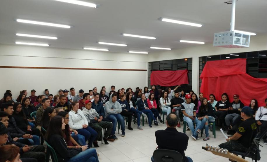 Falando Sério - CE Leni Marlene