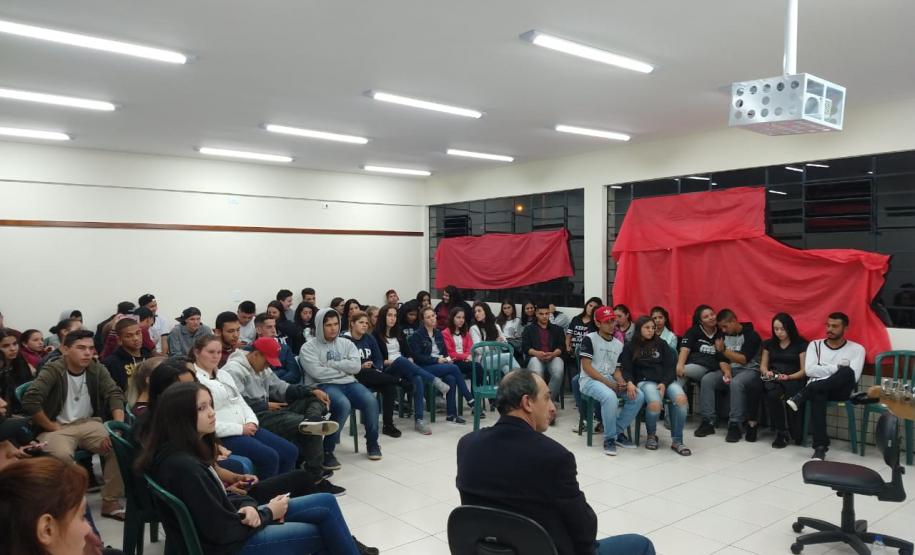 Falando Sério - CE Leni Marlene