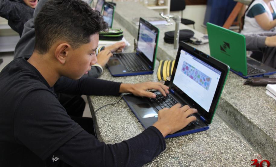 Aula de ciências com uso do Laboratório Móvel
